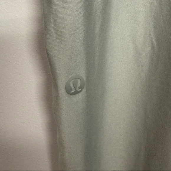 83: Lululemon Ultra-Soft Nulu Short-Sleeve T-Shirt Silver Drop Size Large - Picture 4 of 4